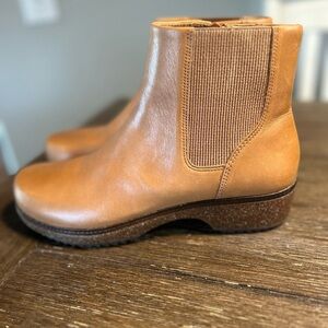 Like new! Brioso Leather Harvey Chelsea boots 7.5